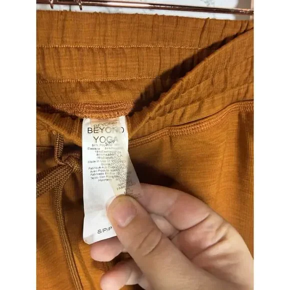Beyond Yoga Women’s Small Jogger Rust Drawstring - Picture 5 of 7